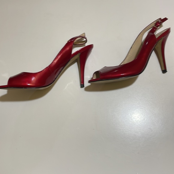 Red sling back pumps - Picture 3 of 10